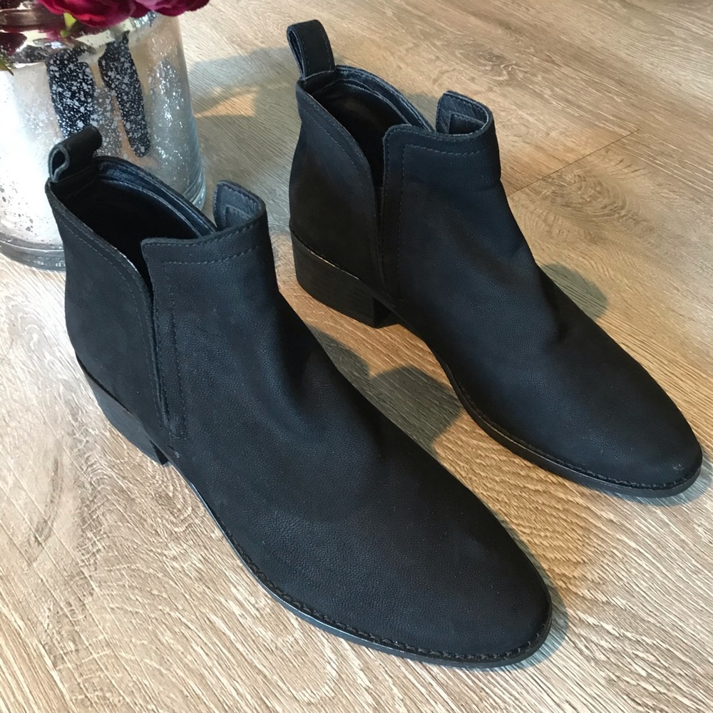 Dulce Vita Ankle  booties